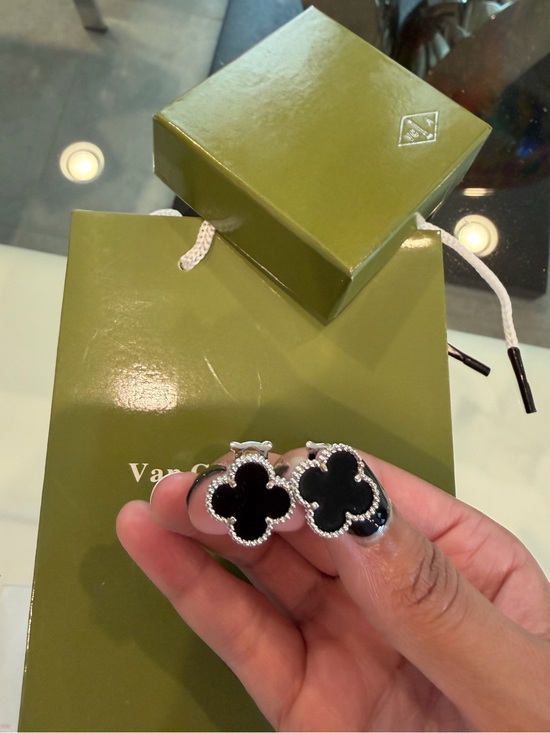 Jewelry - vc large earrings 🍀